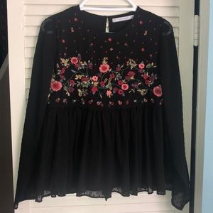 2/25.00 Zara embroidered open back blouse size m
